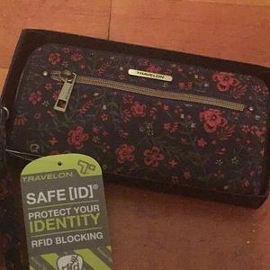 Travelon Wallet